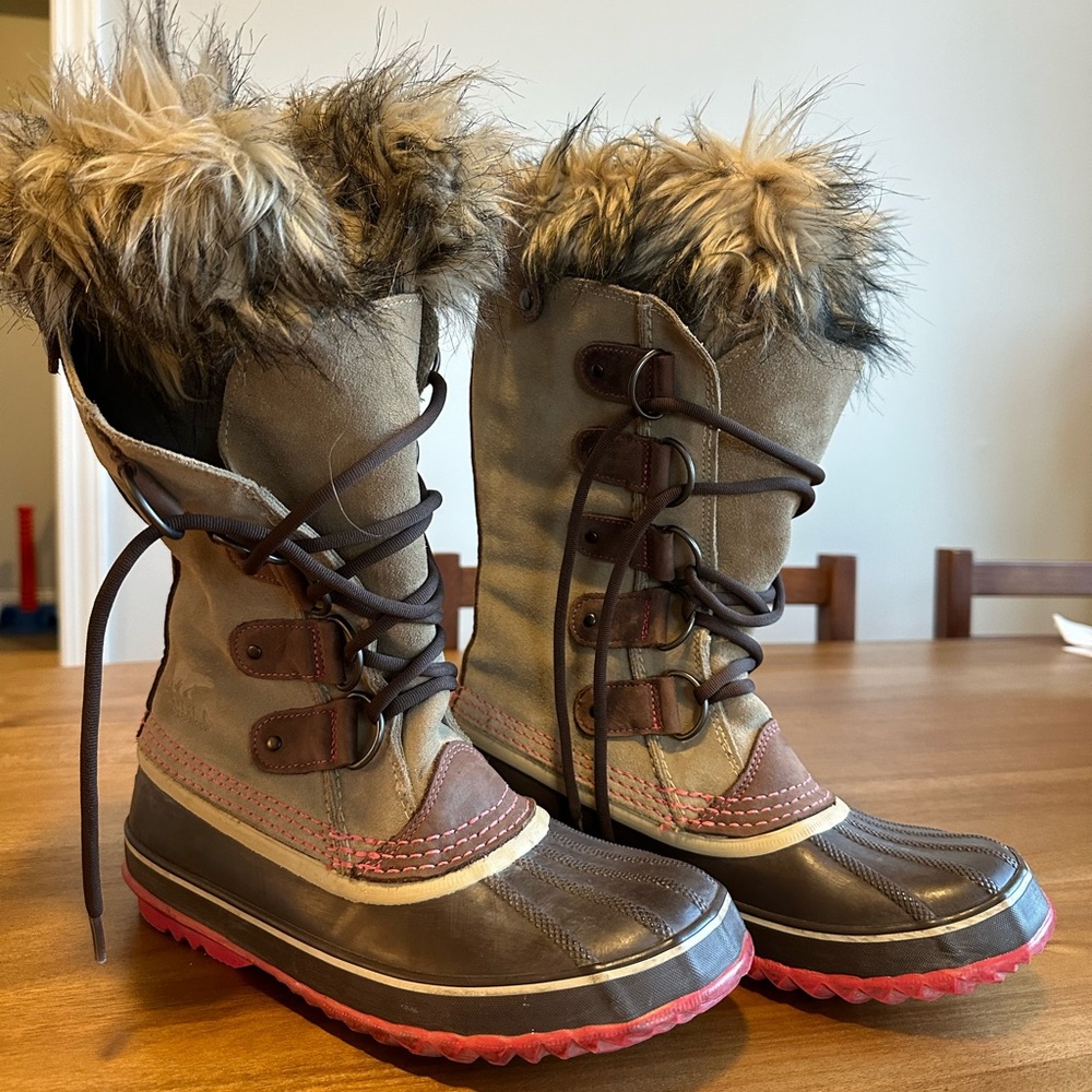 Sorel Joan of Arctic Faux Fur Waterproof Snow Boot - Women’s Size 9